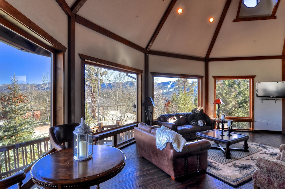 No 2 Luxurious Castle Glen Estate