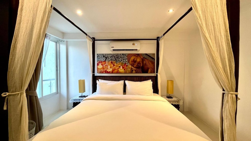 B6 - 1 Bdr Modern Condo With Balcony and Pool, Karon