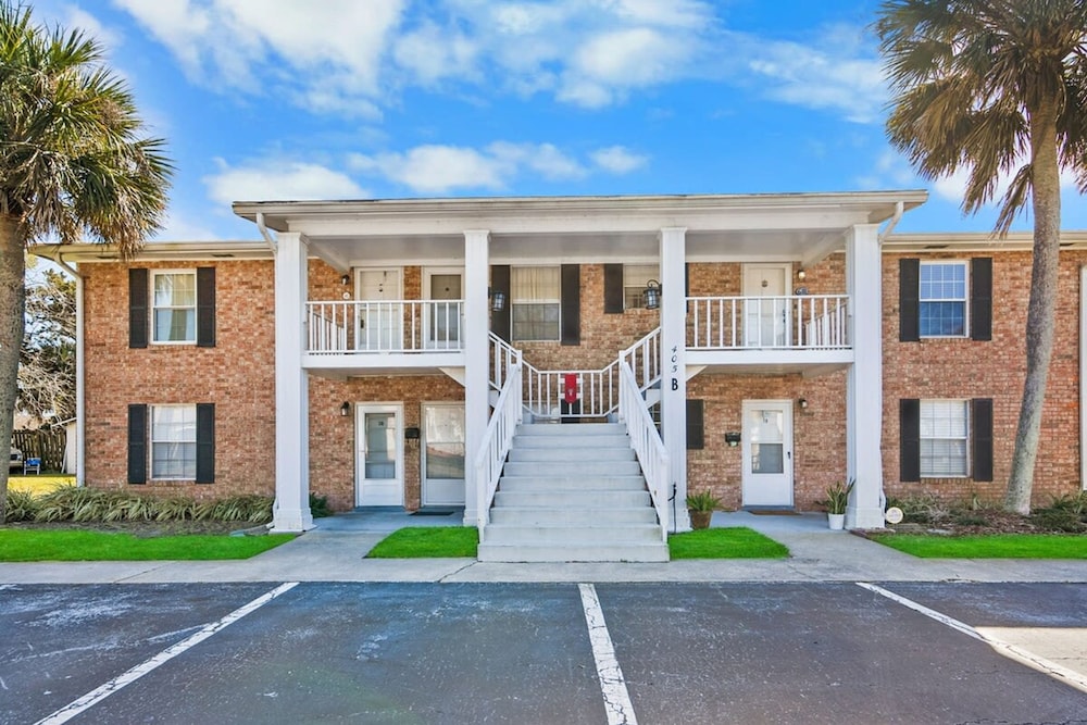 Walk Downtown By Conch House Free Parking Games