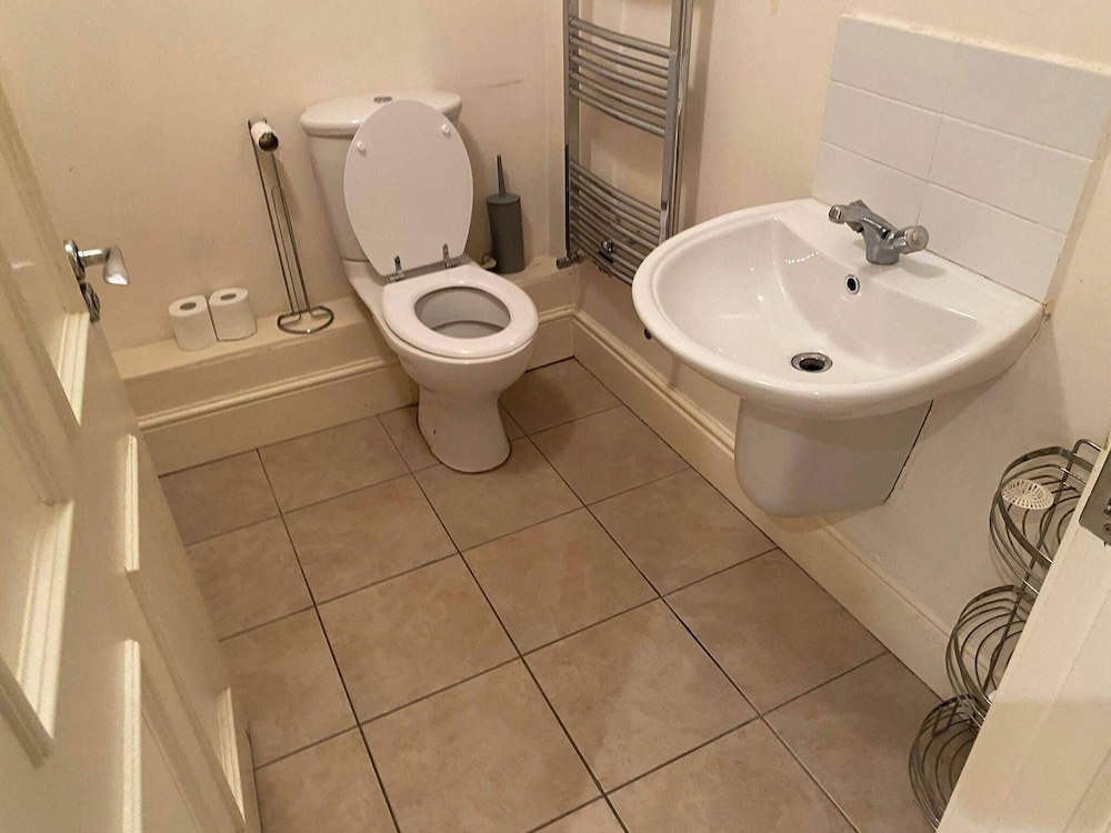 Modern Apt 3 Bedrooms Near Dundrum