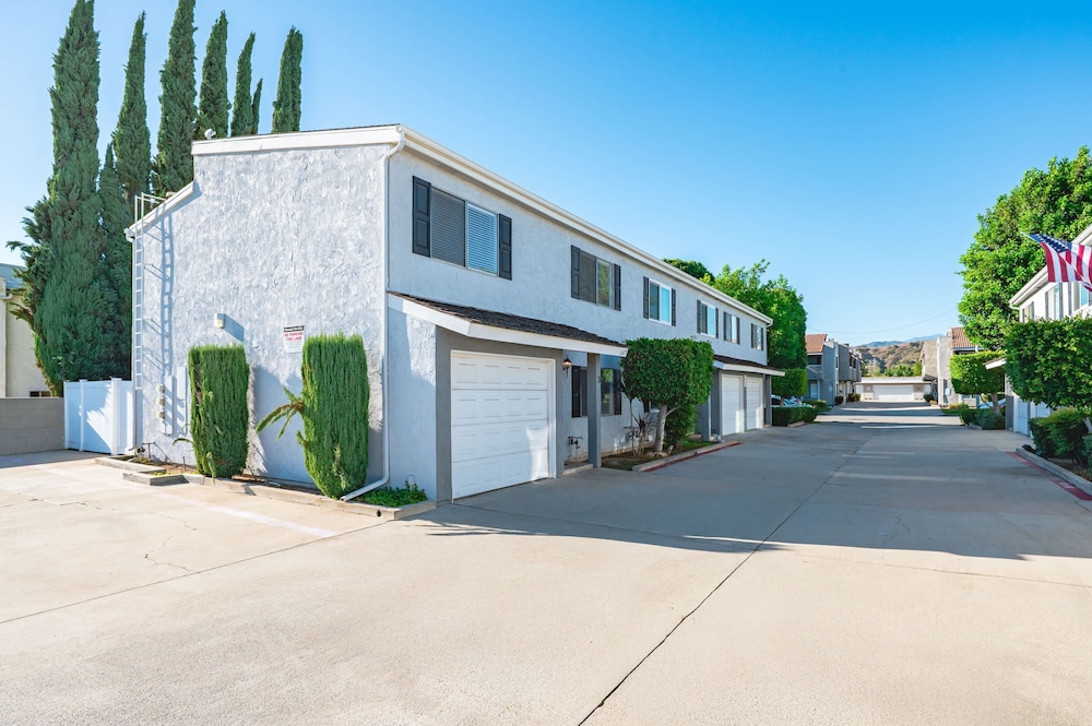 734 Glendora in Glendora