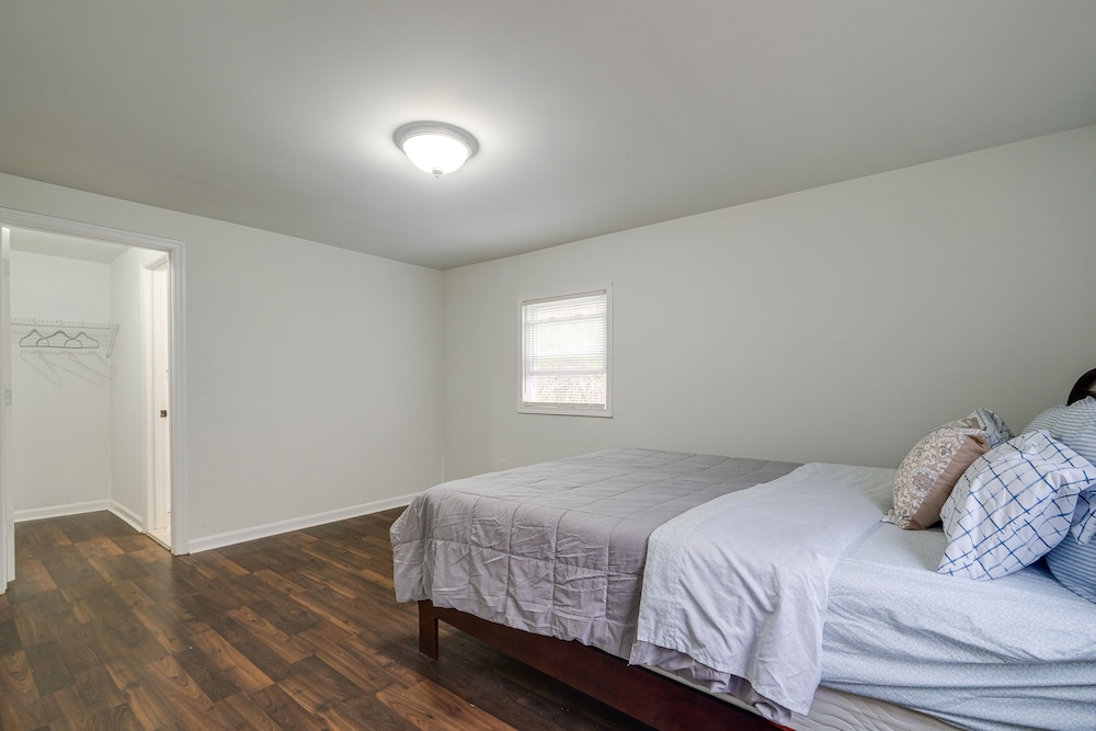 Spacious Triangle Townhome - Near Hiking & Golf! view 3