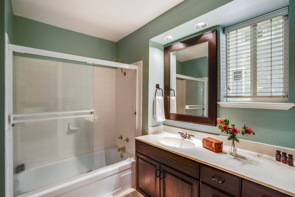 Le n by Avantstay Private Breathtaking Character Cottage w Pool Hot Tub