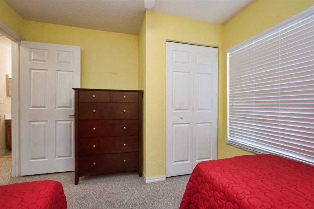 Great location 4Bed 3bth Townhouse with kids themed room view 3