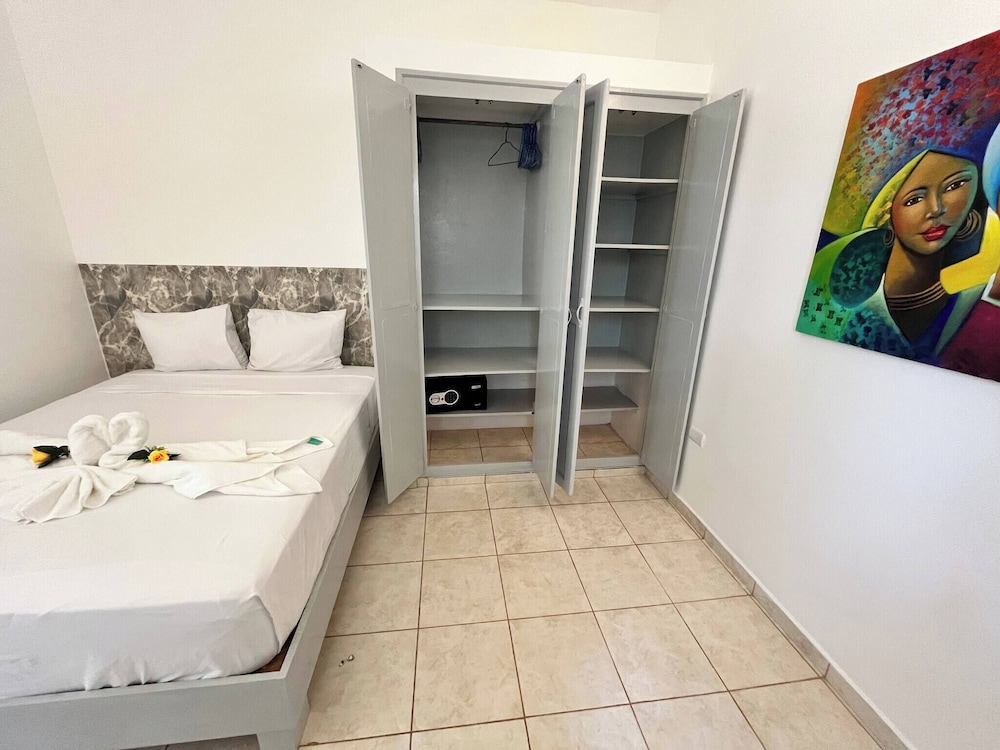 Secure 2-pers Apartment Close to the Beach
