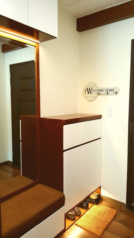 Henry Apt Expo Secc Goft SWPool F11th