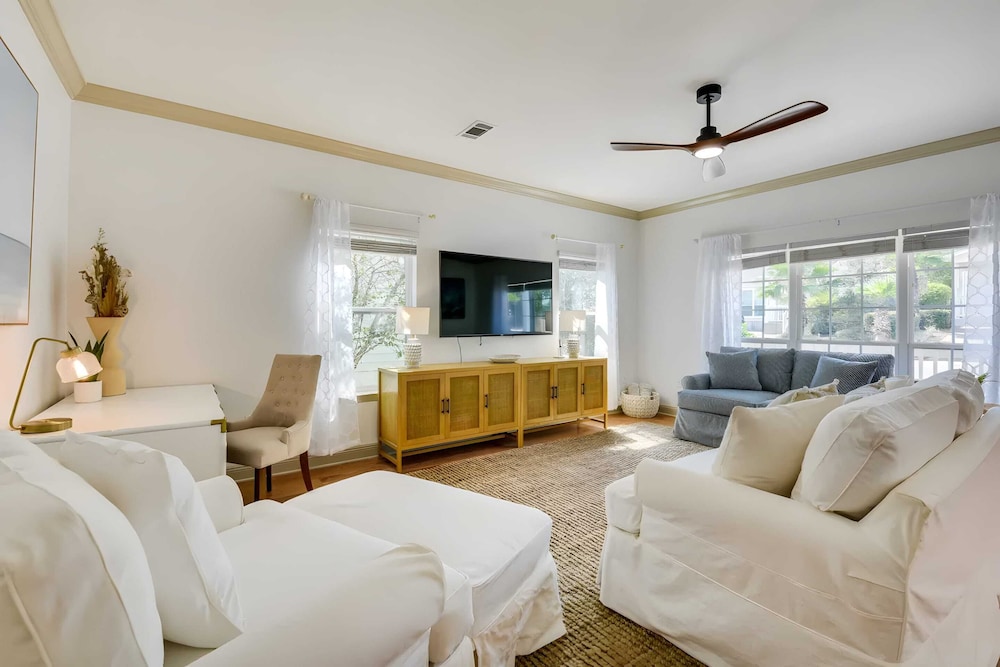 Salty Rose Inn by Avantstay Inlet Beach Home w/ Porch, Firepit & Pool Access