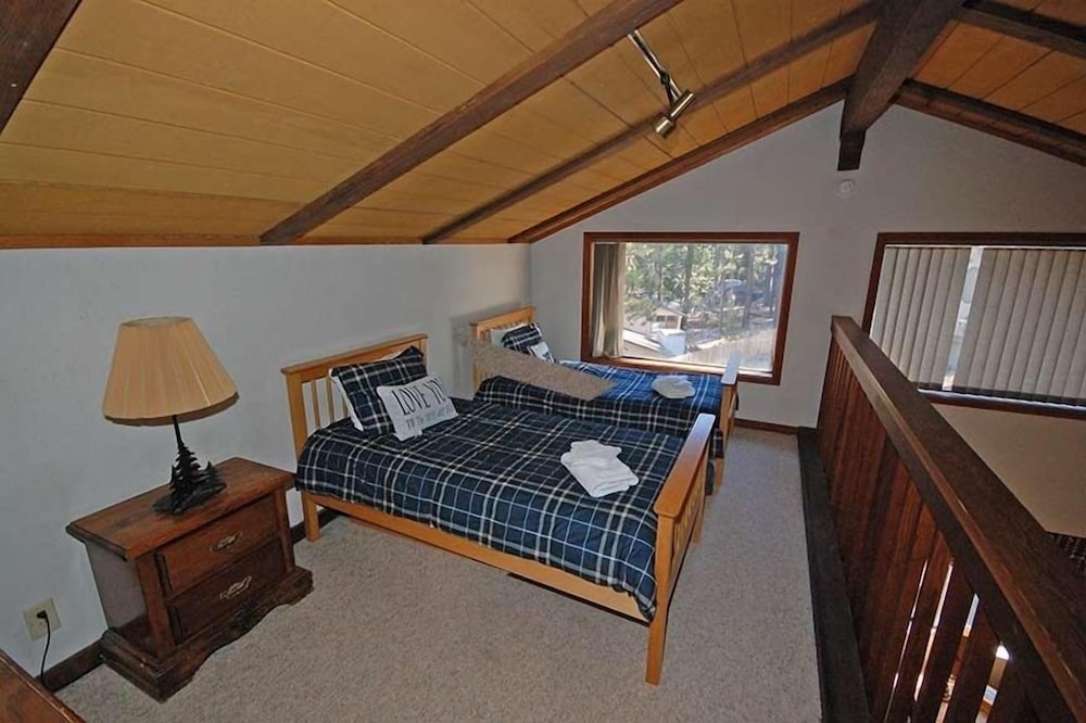 3411 Pine Hill Road 3 Bedroom Home by RedAwning