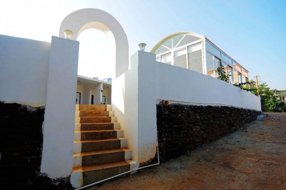 Weizhou Island Shengxiaguangnian Inn