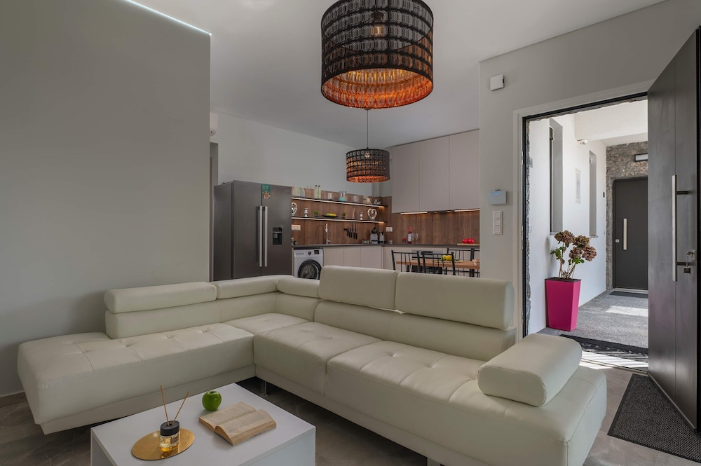 Luxury Olea Valley Apartment - Nikiti Poolside Gem