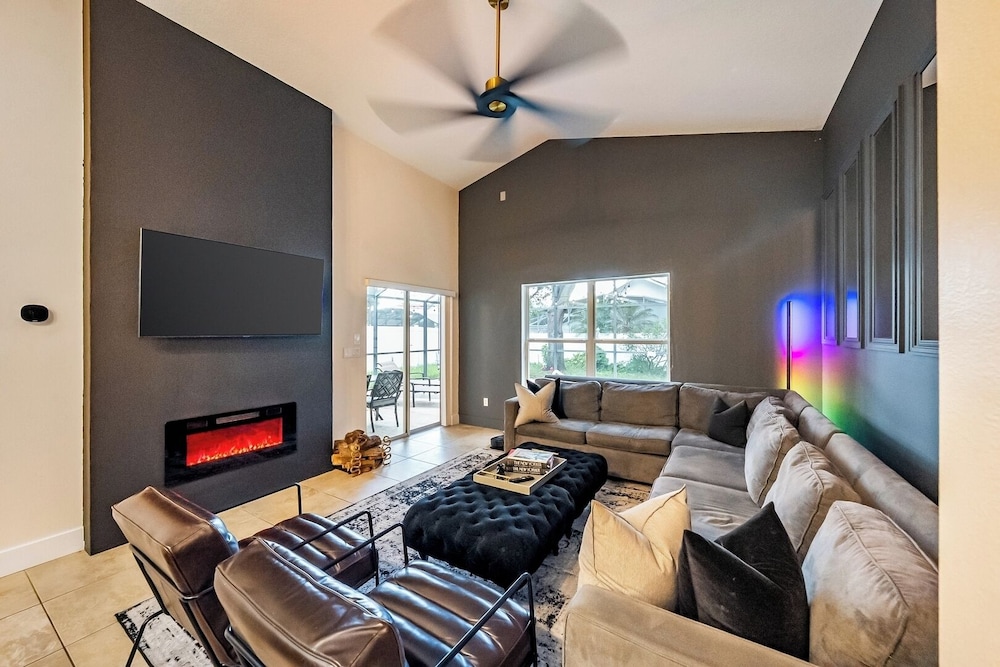 Private King BR + Pool Access Near Disney