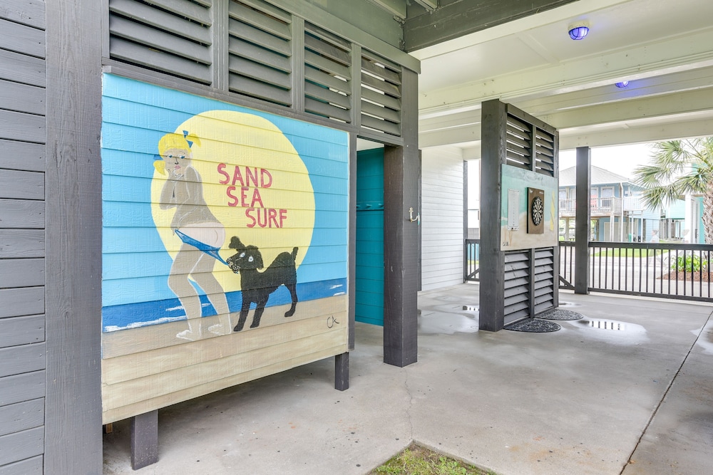 Walk to Crystal Beach: Pet-friendly Home w/ Deck view 5