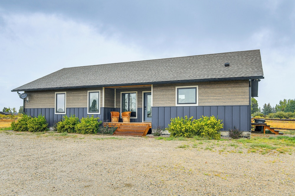 Pinedale Getaway Near Hiking, Skiing & Lakes!