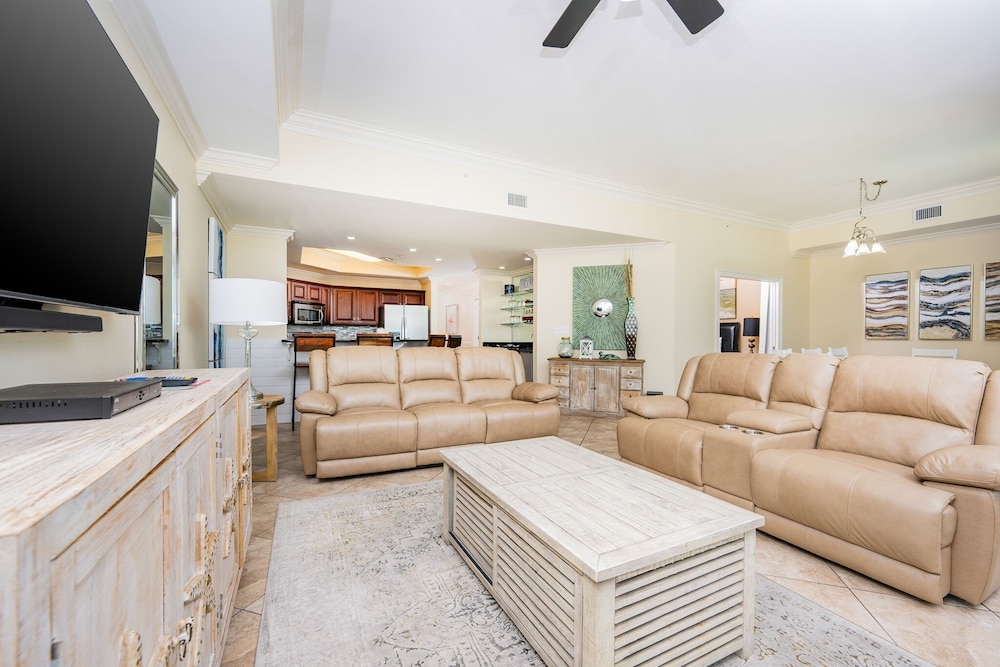 The Oasis 1704 Formerly Phoenix West Ii 1704 3 Bedroom Condo