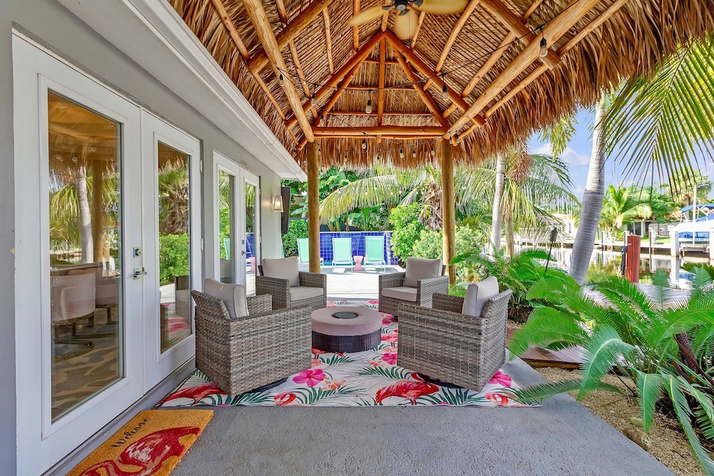 Flirty Flamingo Colorful Waterfront Escape w Pool