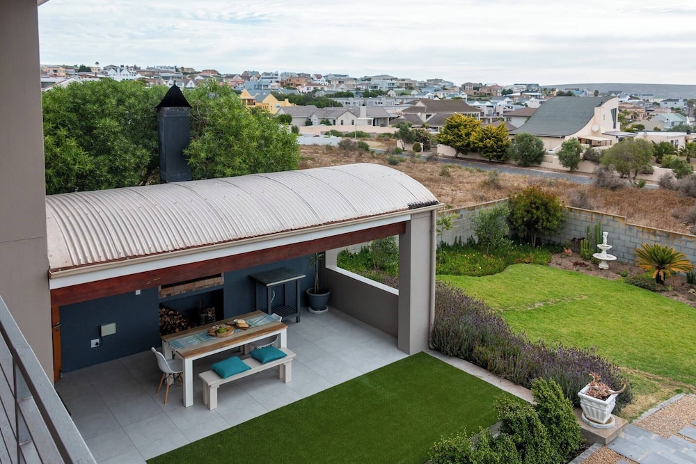 Serene Langebaan Getaway With Garden Views