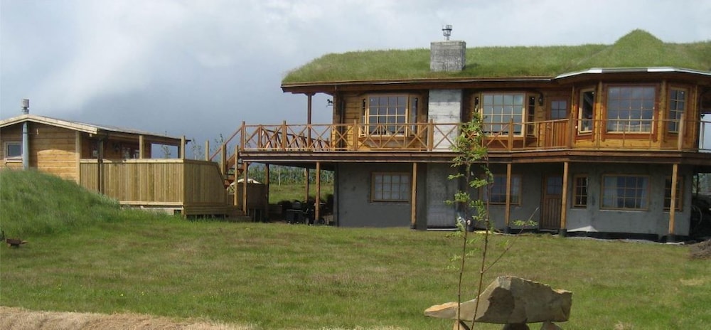 Hotel Alfasteinn Country Home Guesthouse - Image 1