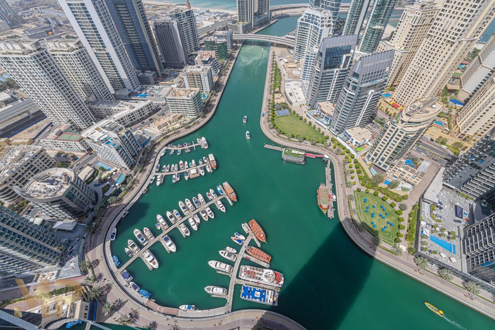 Marco Polo - Surreal Sea, Marina & Dubai Eye View on High Floor