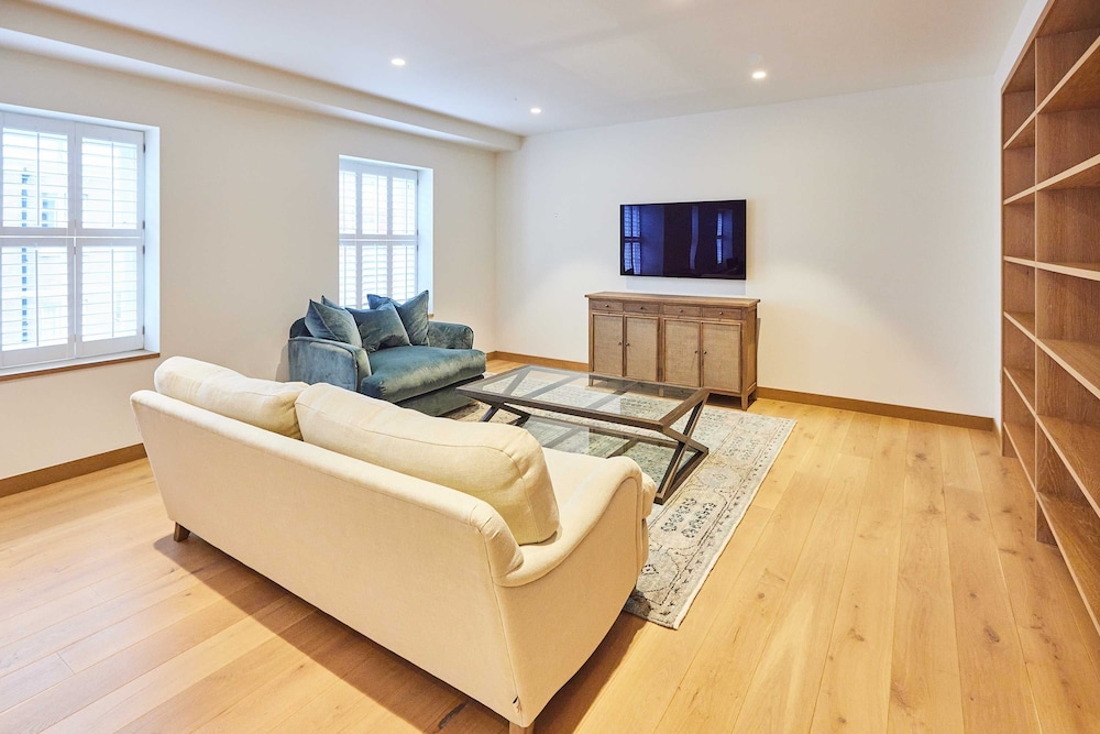 Host Stay Thames Apartment