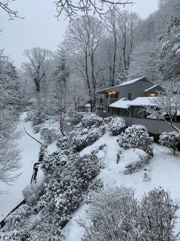 5 BR House- Mt Mitchell Golf Course on the River
