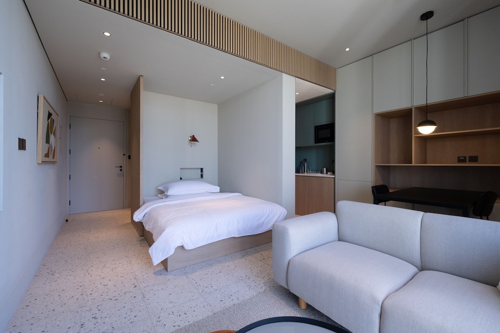 Modern Studio at Upside Living With Burj Views - Business Travelers