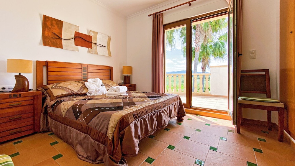 Villa el Palmar With 3 Bedrooms Close to the Beach