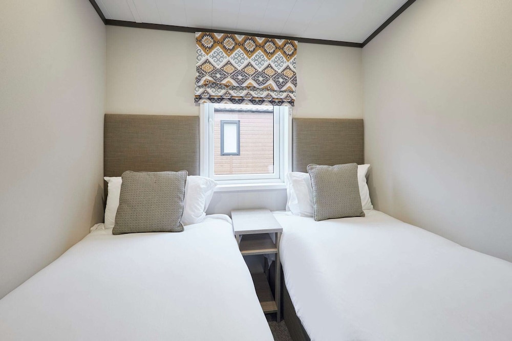 Host Stay Field View Lodge