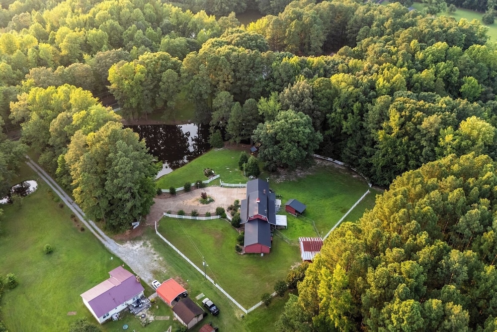 Pet-friendly 3BR Lake House Firepit & Pier