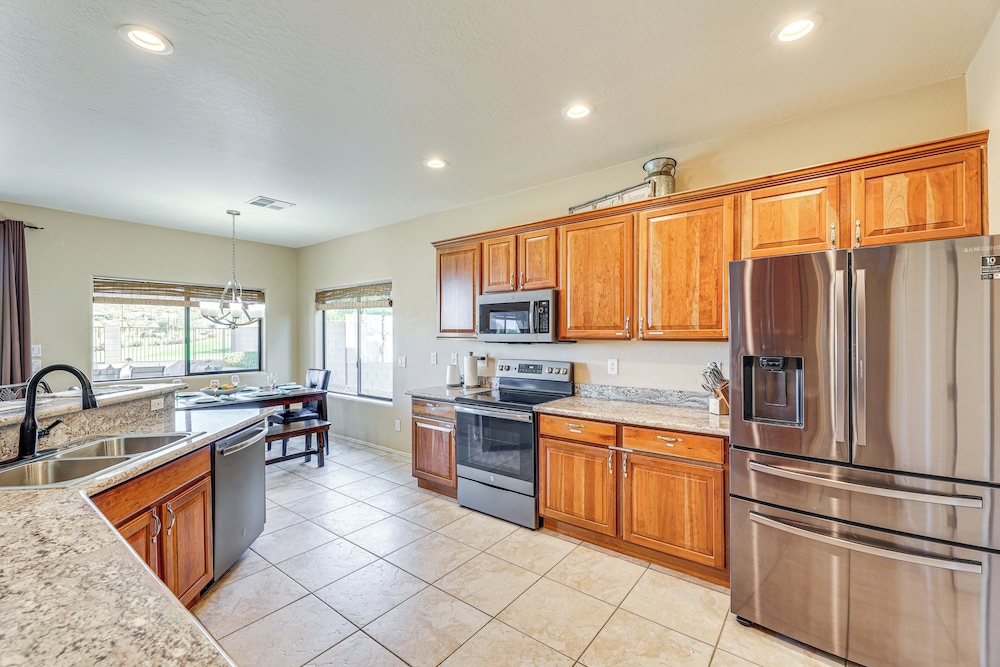 Gold Canyon Golfer's Getaway w/ Scenic Views!
