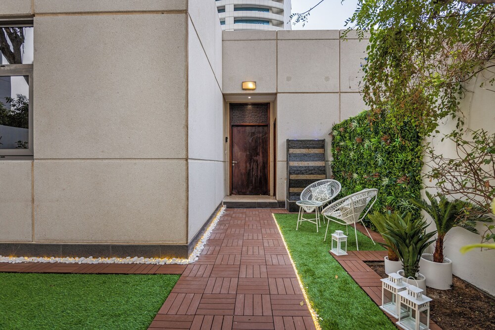 Durrani Homes - The Luxe Retreat 4BR Podium villa with private Jacuzzi and Burj Khalifa View