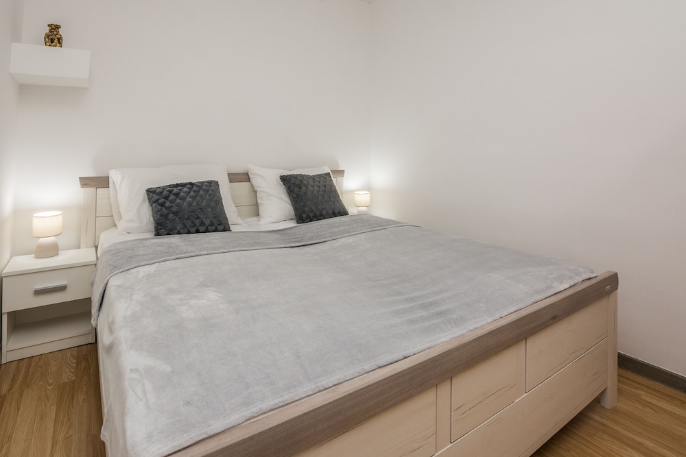 Apartments Bilic view 3