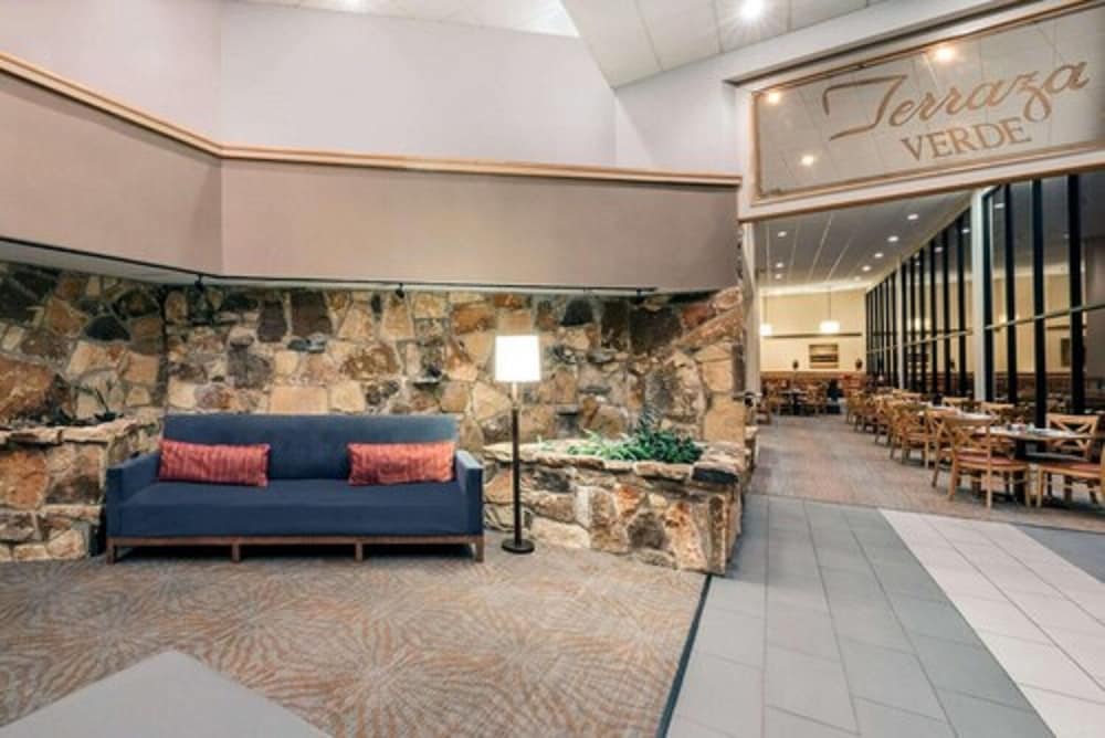 Nuevo Laredo Vacations - Hotel Ava - Property Image 2