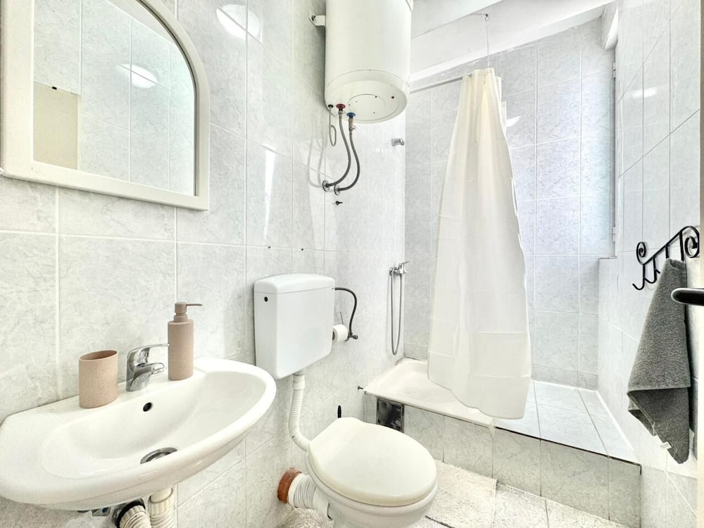 B&M Holiday Rooms