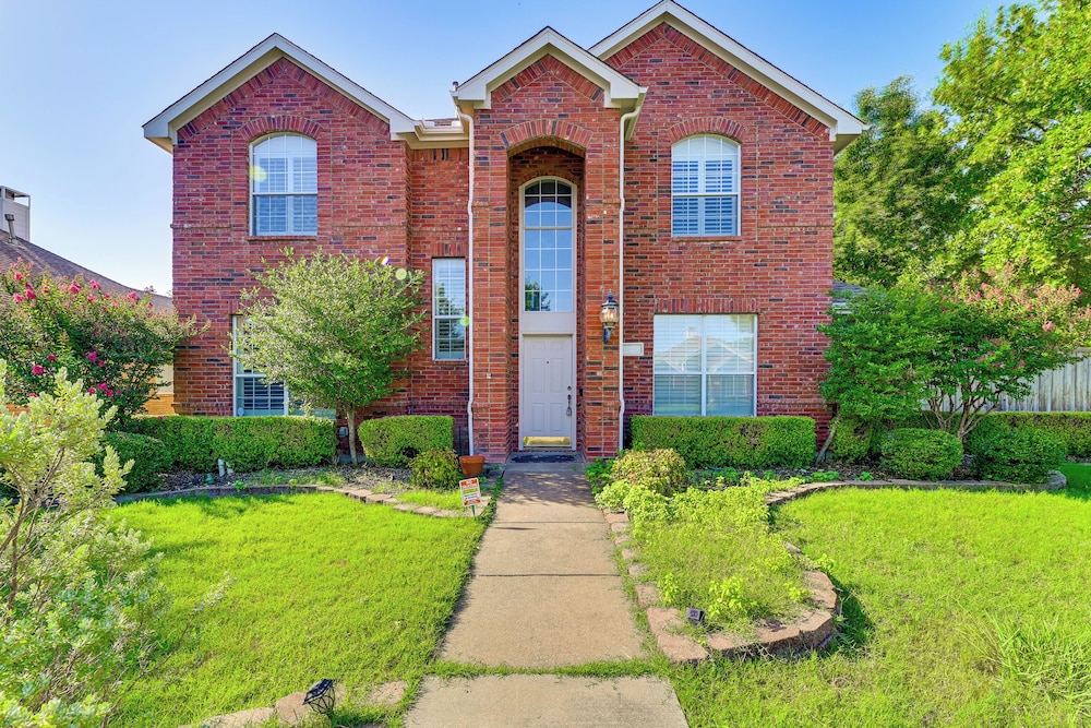 DFW Sports Hub: Home w/ Pool & Hot Tub in Frisco!