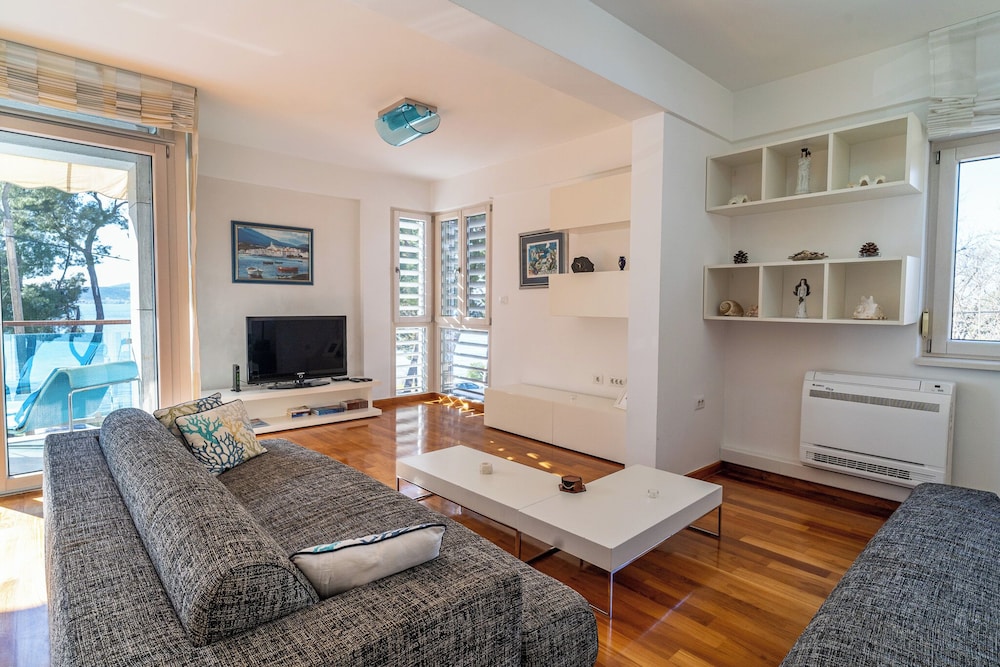 Apartment Kolovare