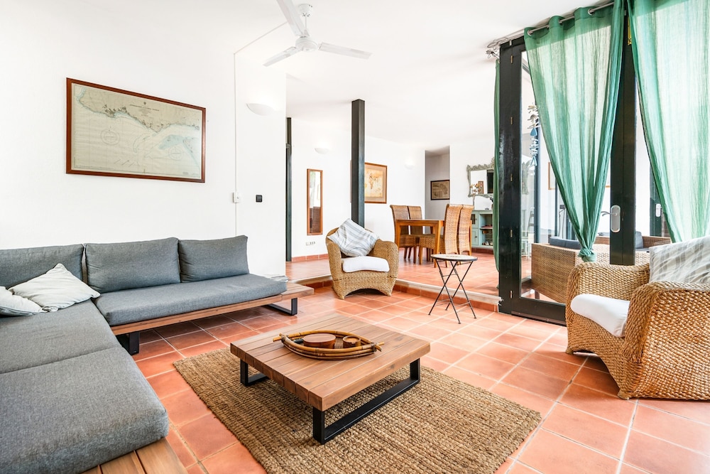 Anana Binisafua Villa With a Pool by the sea