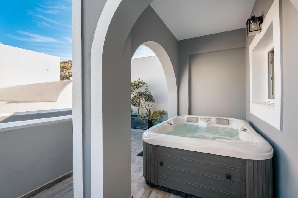 Oasis Suites Fira