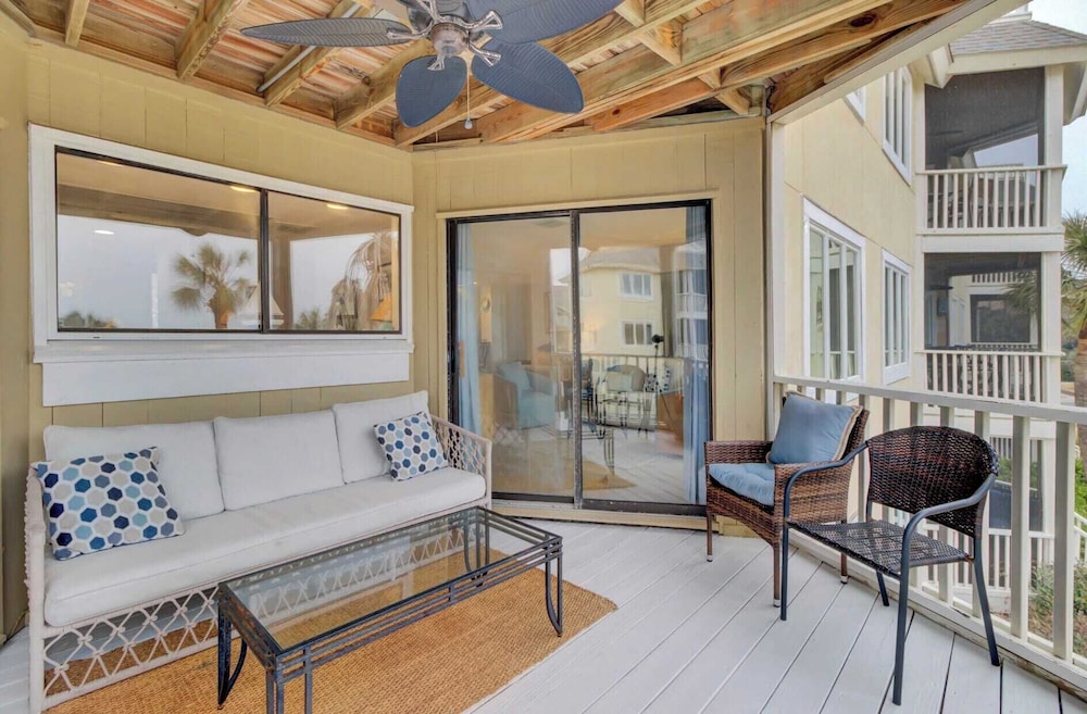 202 D Port O Call by Avantstay Beach Condo