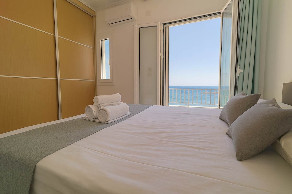 Beachfront Ela Luxury Stay With Jacuzzi Views