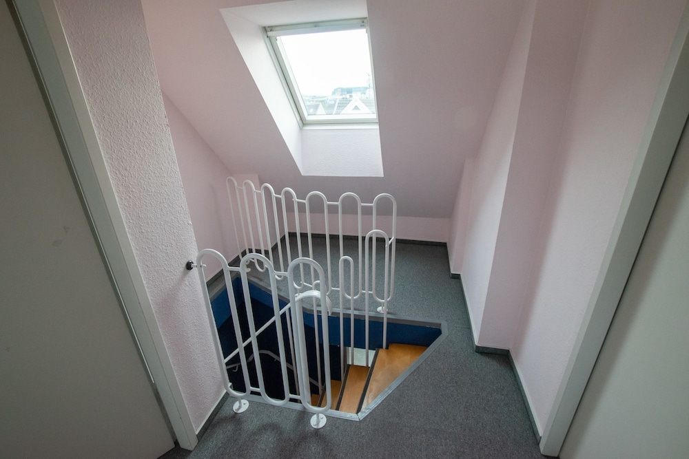 Old Town Large 3 Room Maisonette