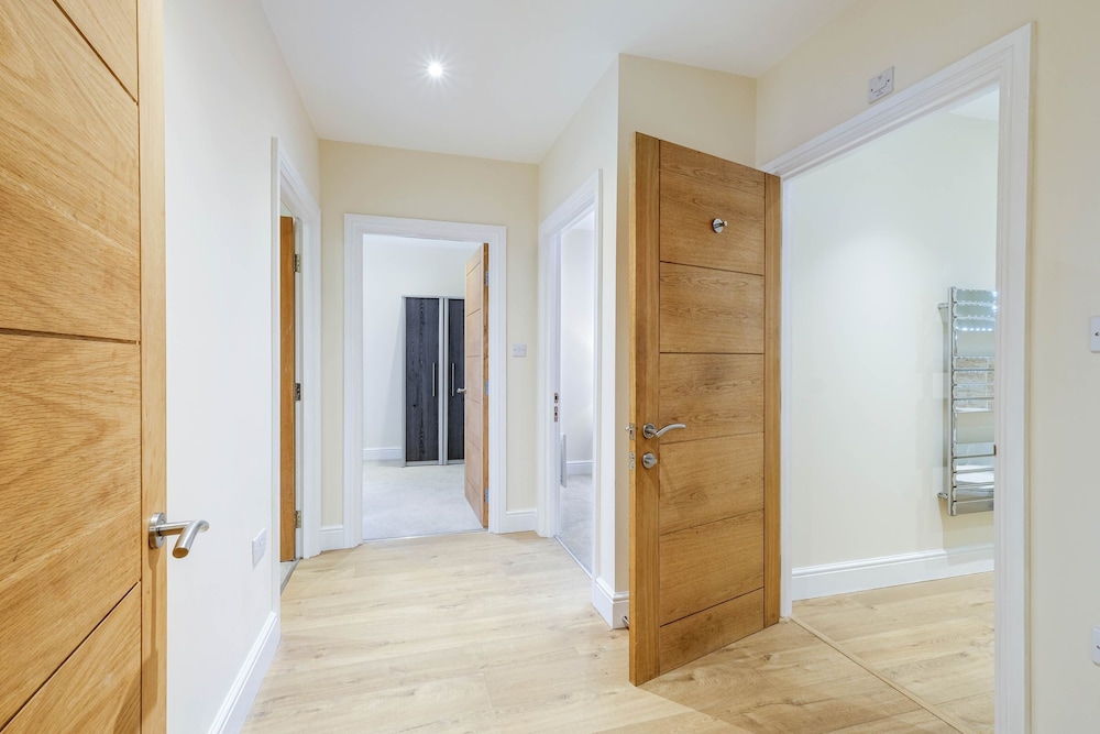 Luxury 3 Bedroom Apartment with Parking