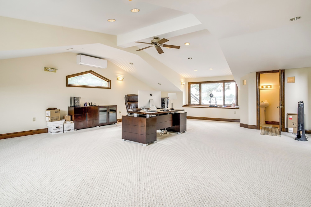On-site Boat Dock: Queenstown Home w/ Pool & Yard!