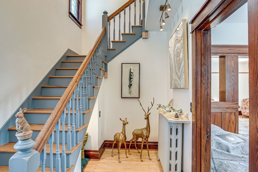 Close to Lake Superior: Walkable Washburn Charmer!