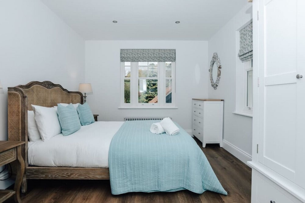 Woodvale Retreat - Sleeps 20 view 5