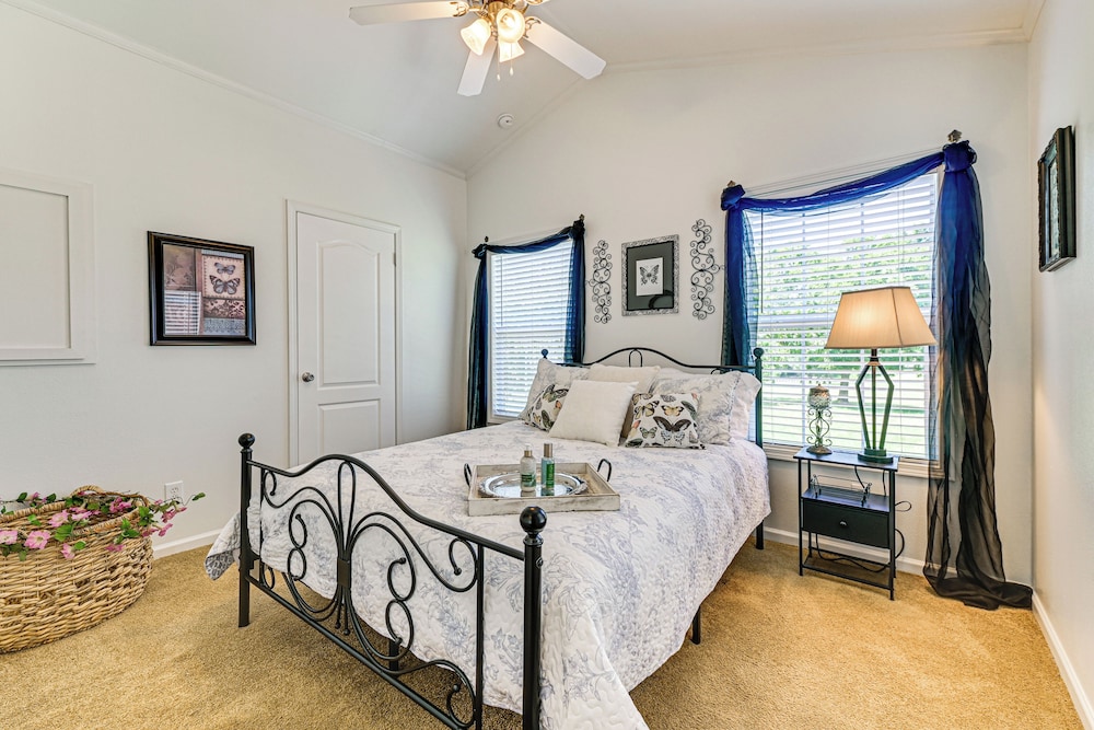 Private Pavilion: Countryside Cottage in Celina!