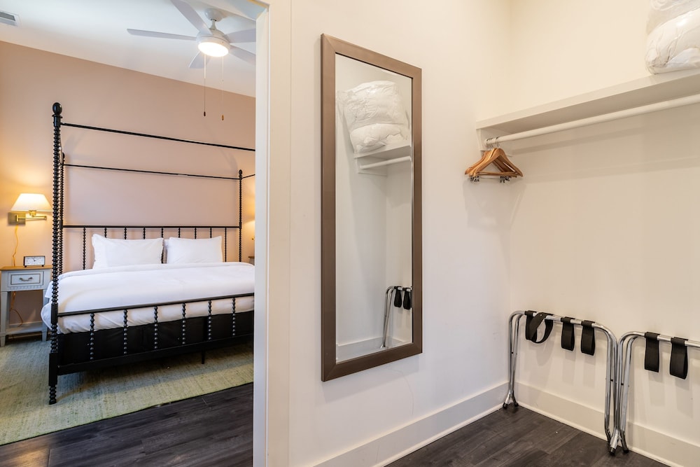 The Magnolia 7 by Avantstay 5 Mins to Broadway