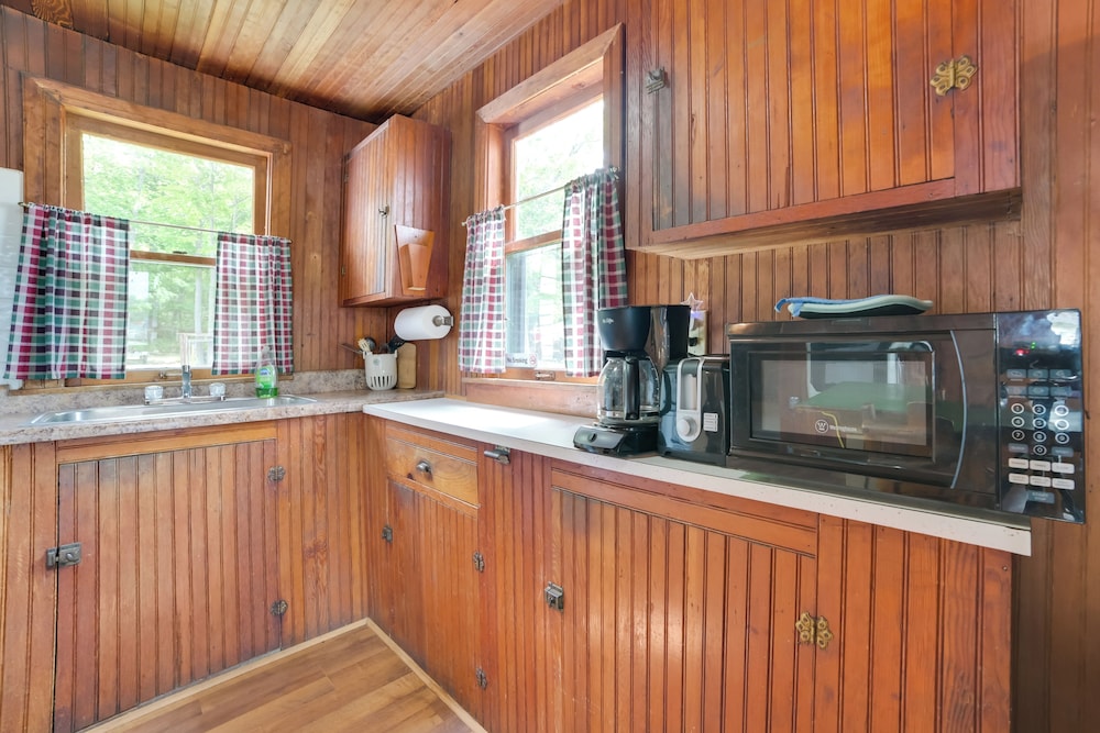 Beach & Dock Access: Upper Peninsula Cabin Retreat