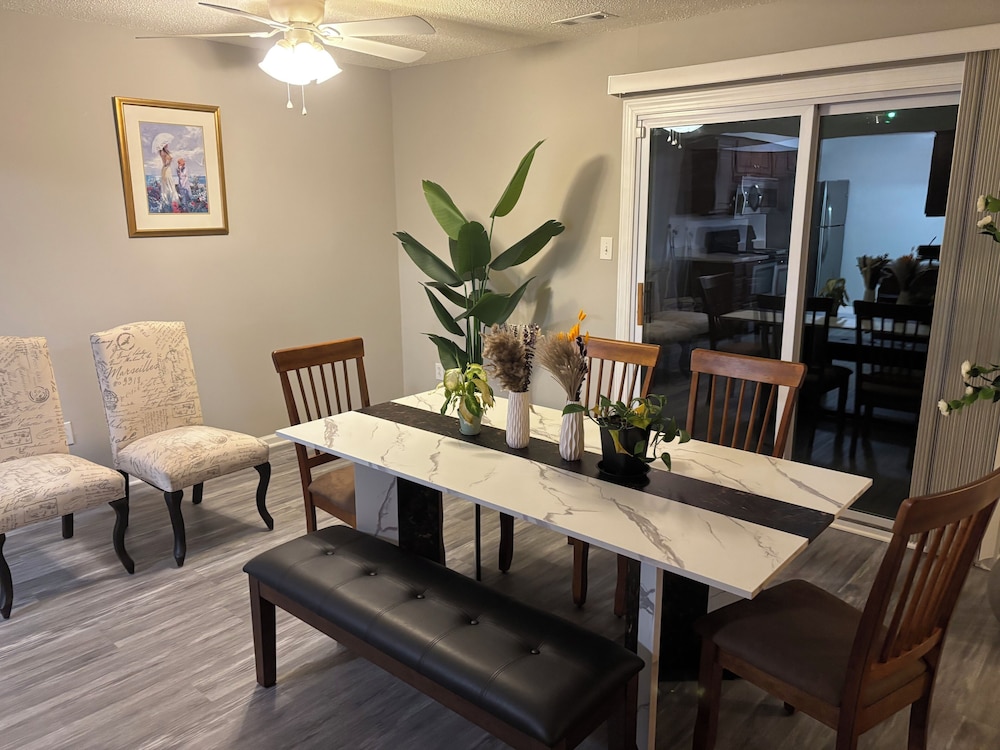 Cozy Hampton townhouse