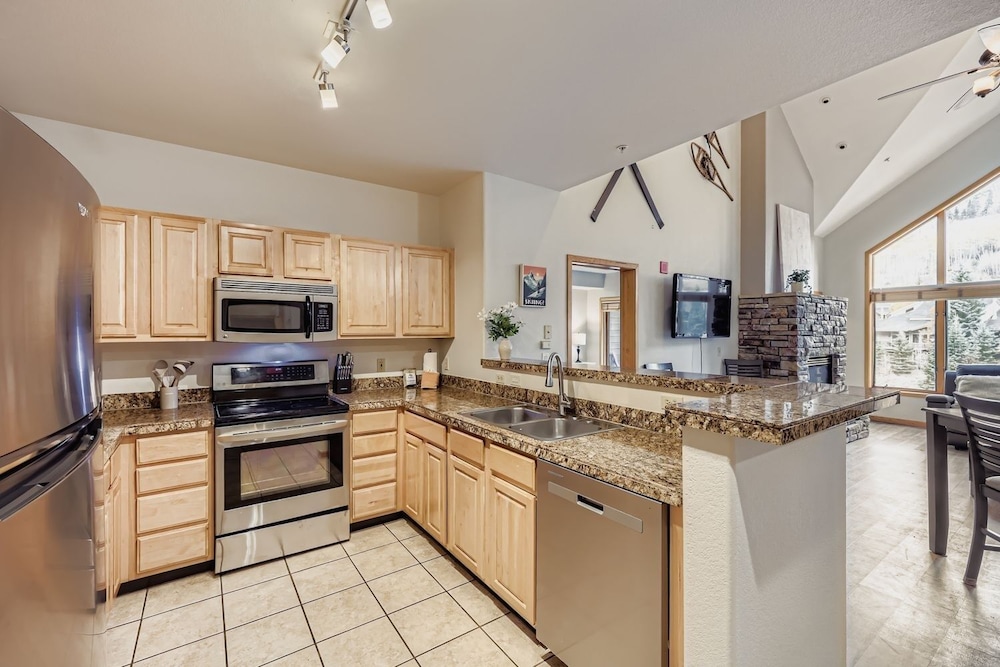 5094 Gateway 3 Bedroom Condo