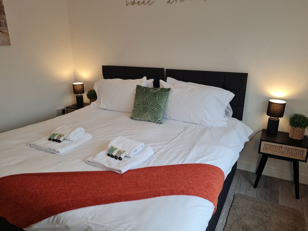Lovely 2-bed Apartment in Cheltenham Spa view 5